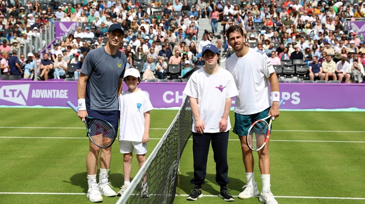 Andy Murray and Cam Norrie on court with kids linked to the LTA Tennis Foundation at the cinch Championships