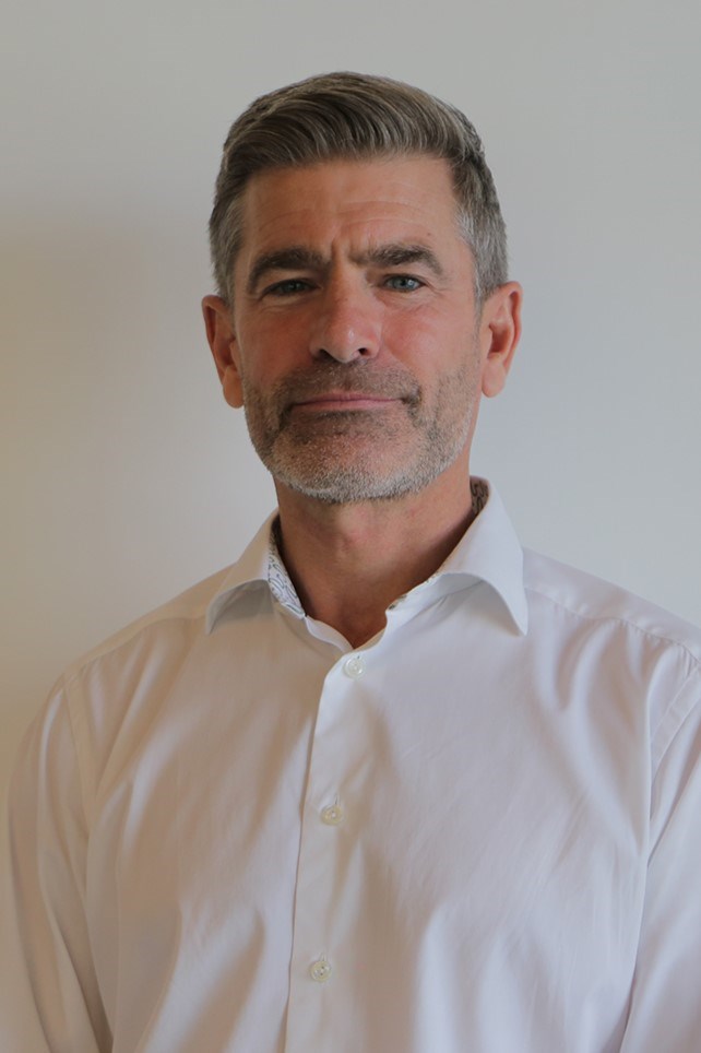 Simon Steele headshot