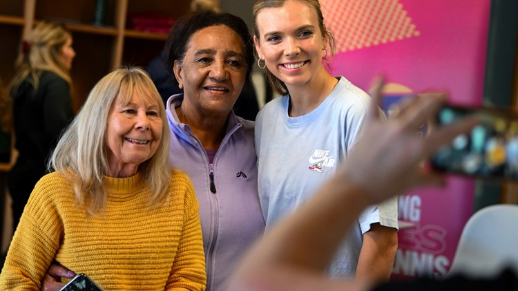 Katie Boulter with two Age UK Walking Tennis participants